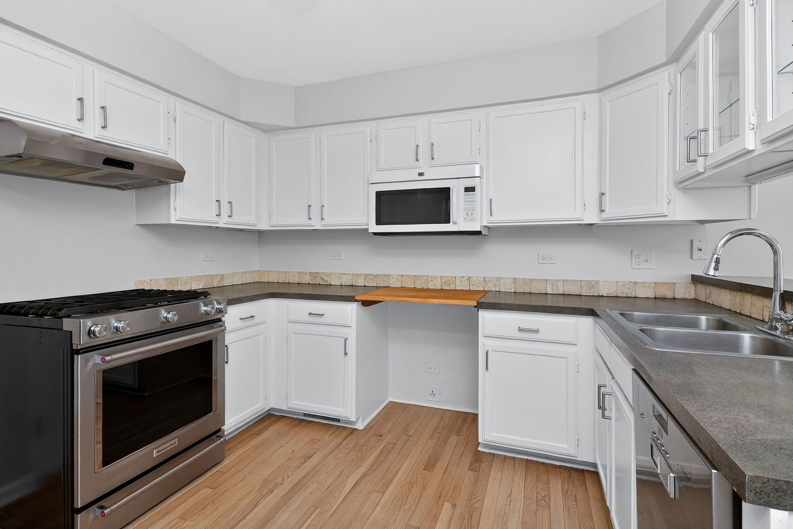 1723 Napoleon Drive, Naperville, IL 60565