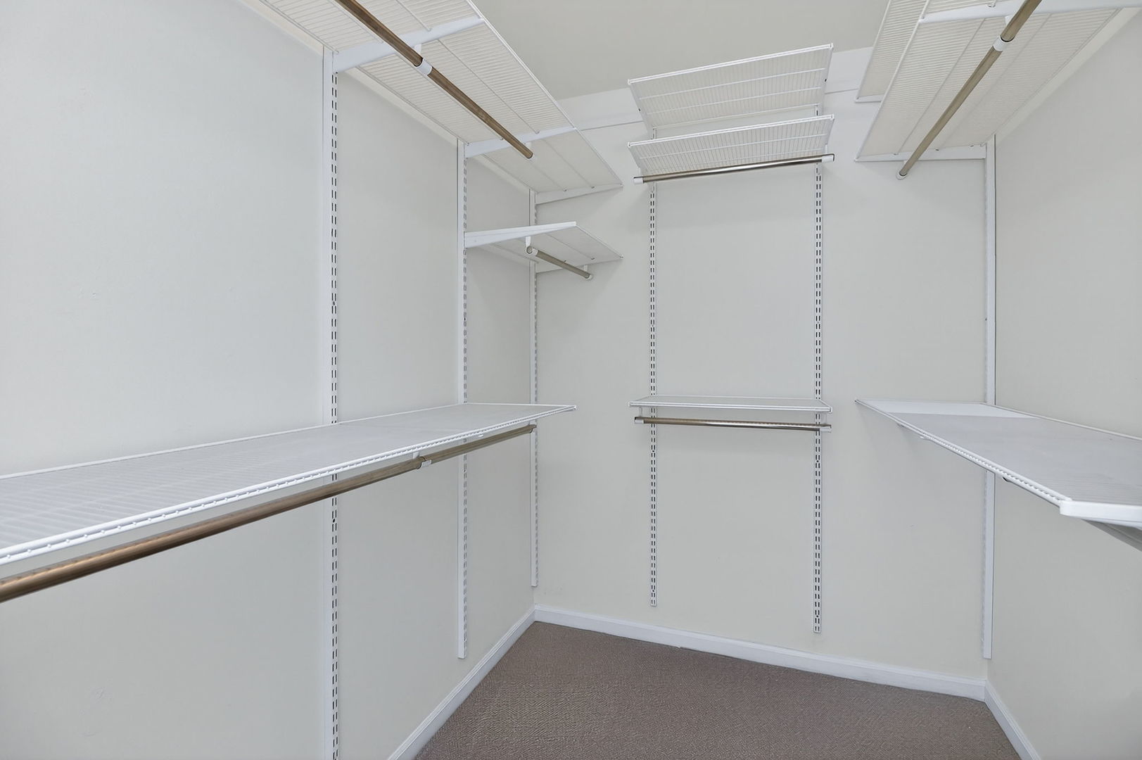 1723 Napoleon Drive, Naperville, IL 60565