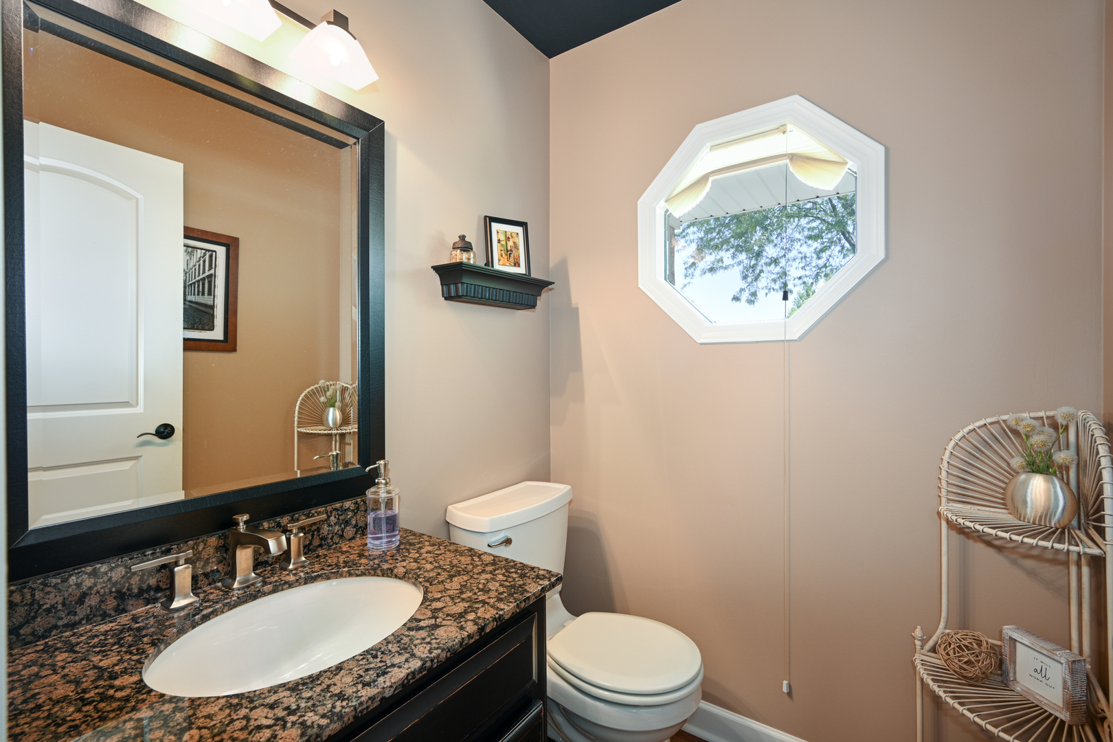 880 Hampton Drive, Carol Stream, IL 60188