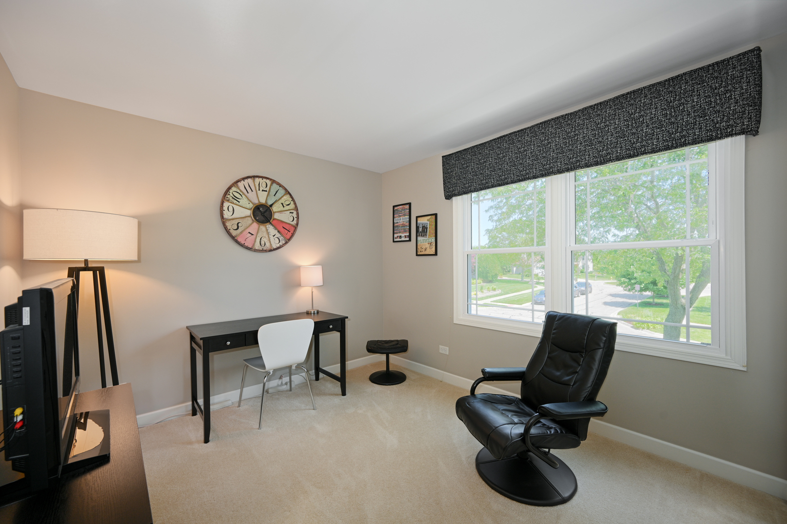 880 Hampton Drive, Carol Stream, IL 60188