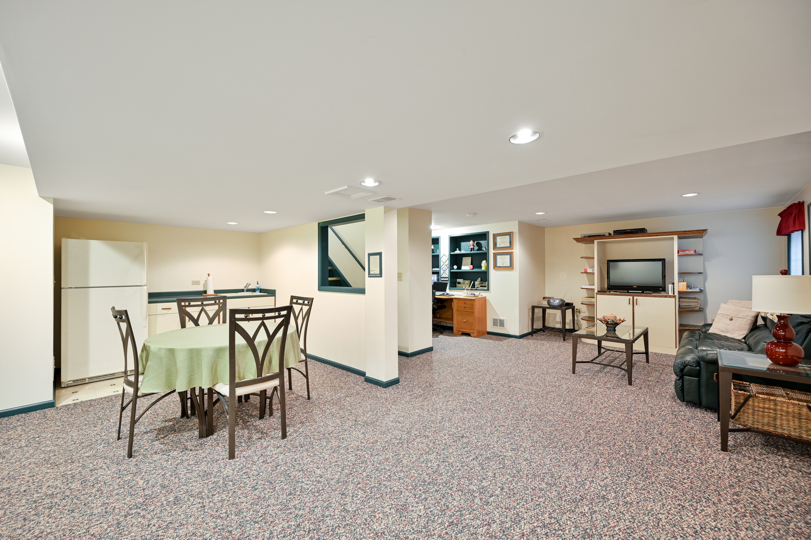 880 Hampton Drive, Carol Stream, IL 60188