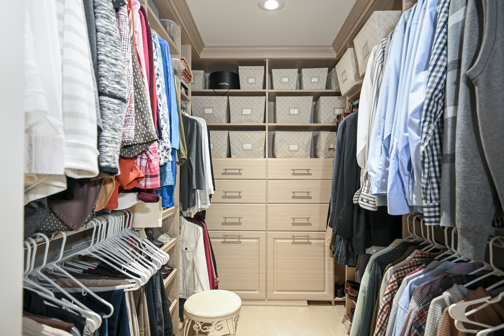 880 Hampton Drive, Carol Stream, IL 60188