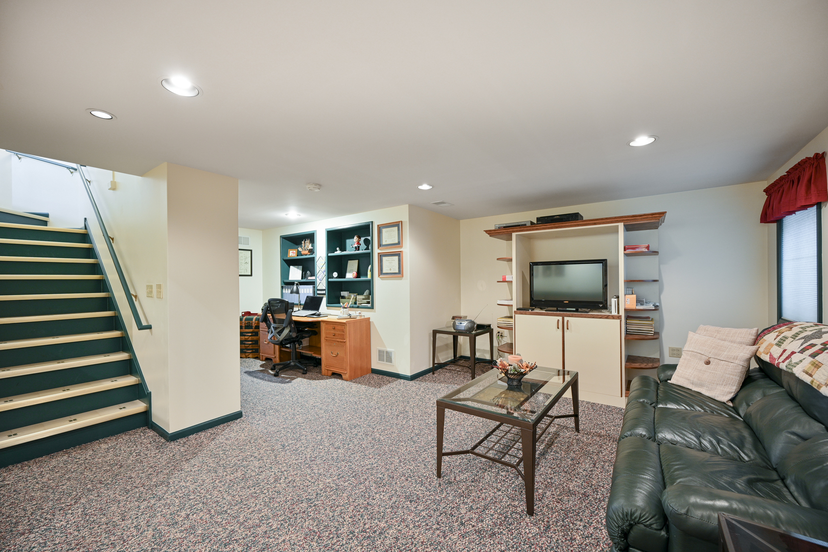 880 Hampton Drive, Carol Stream, IL 60188