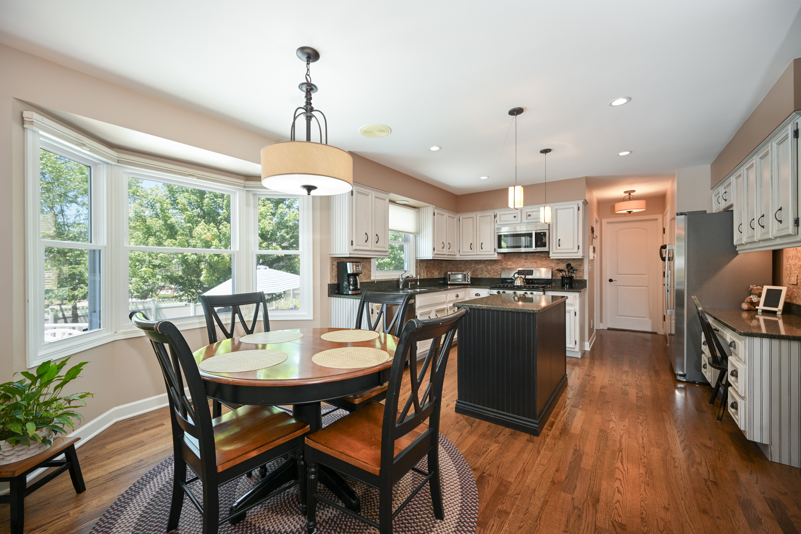 880 Hampton Drive, Carol Stream, IL 60188