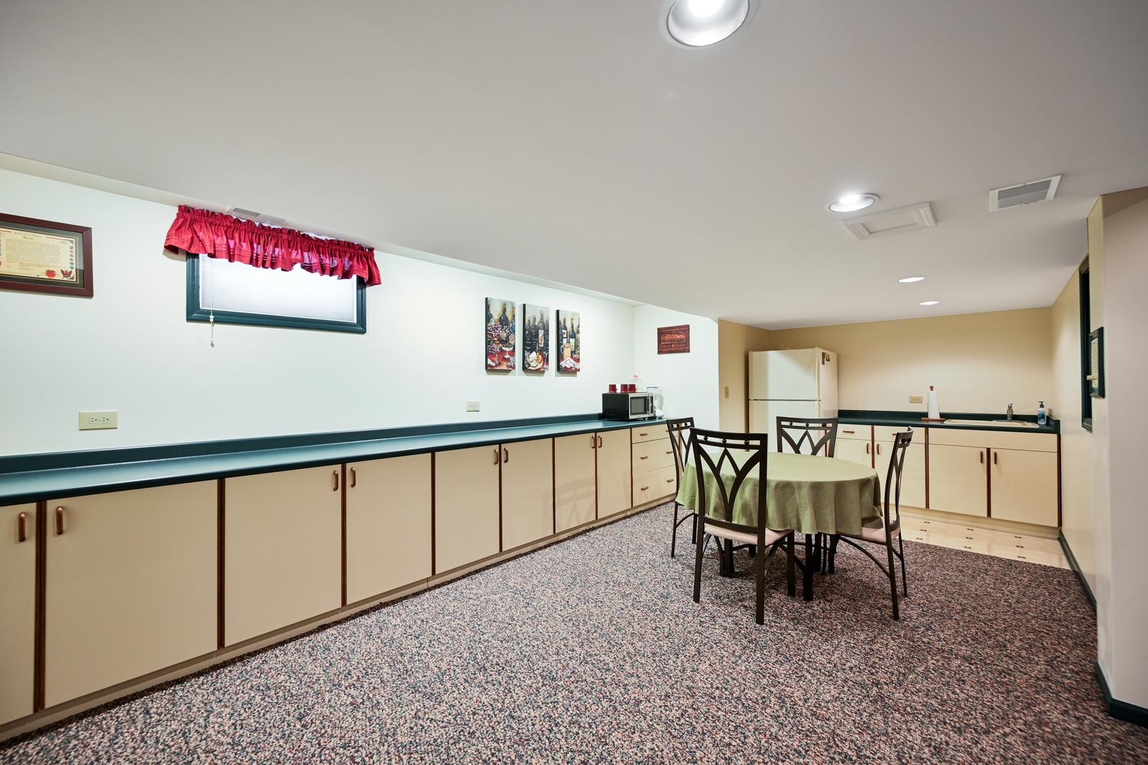 880 Hampton Drive, Carol Stream, IL 60188