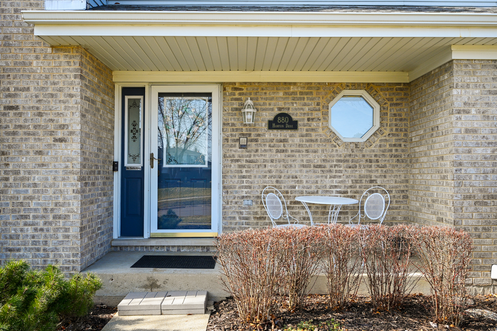 880 Hampton Drive, Carol Stream, IL 60188