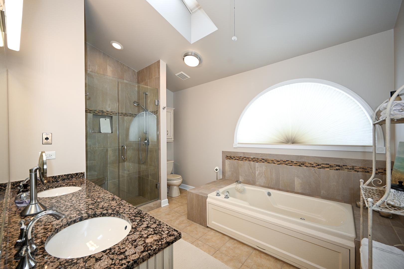 880 Hampton Drive, Carol Stream, IL 60188