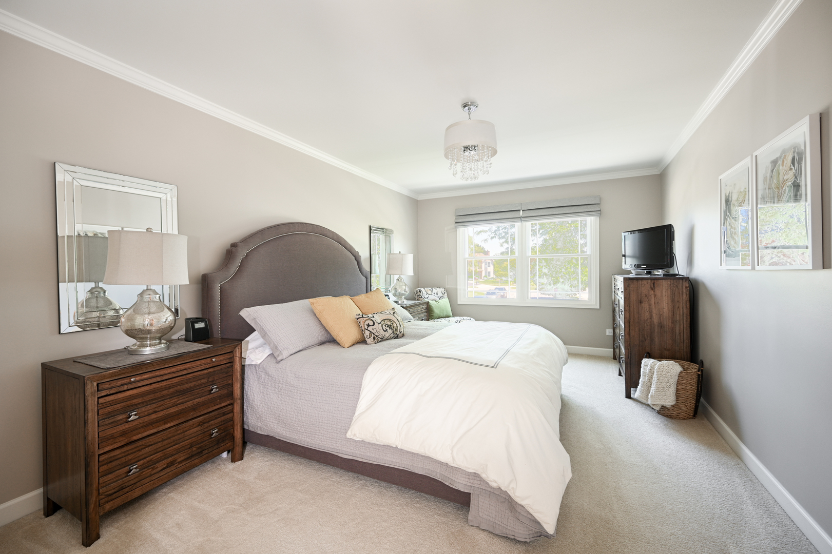 880 Hampton Drive, Carol Stream, IL 60188