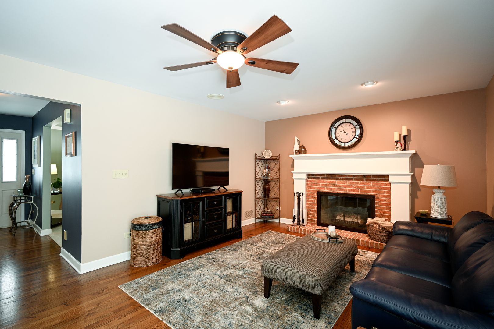 880 Hampton Drive, Carol Stream, IL 60188