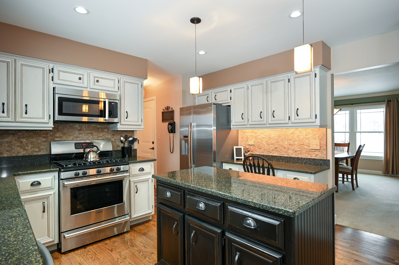 880 Hampton Drive, Carol Stream, IL 60188