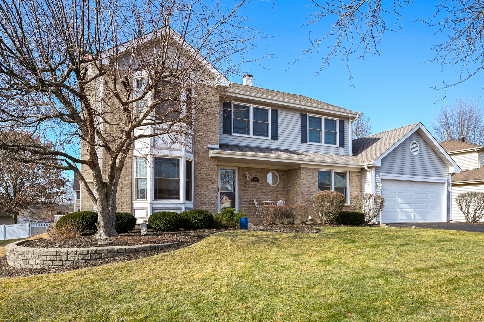 880 Hampton Drive, Carol Stream, IL 60188