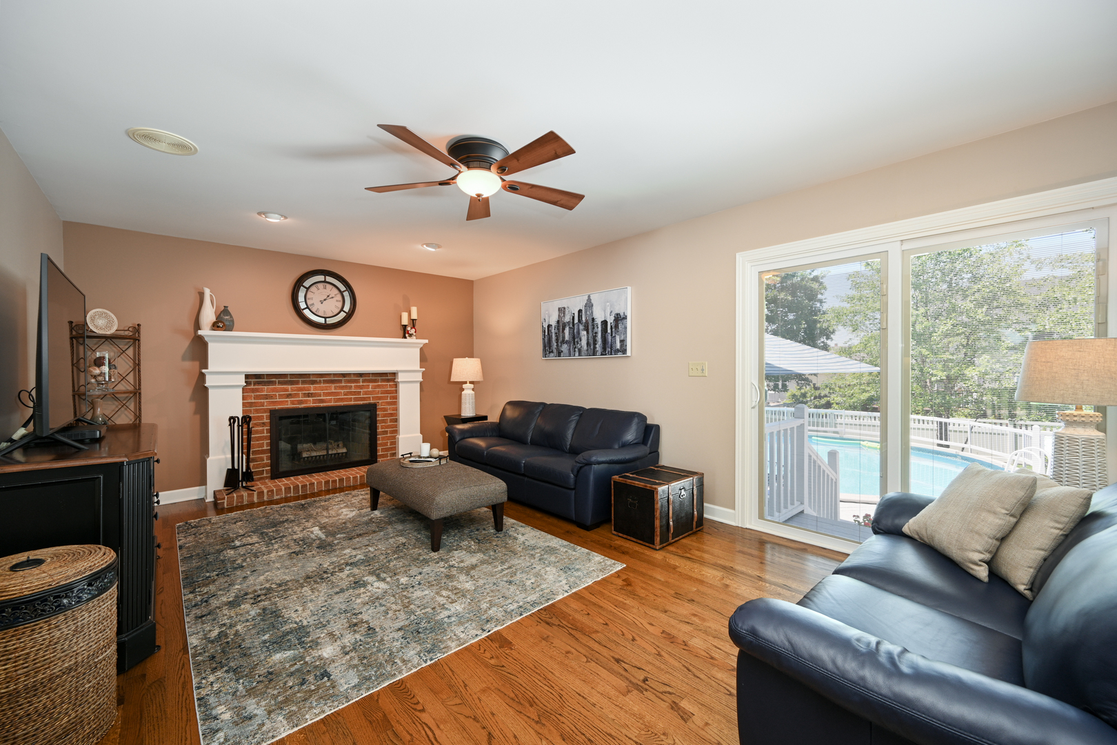 880 Hampton Drive, Carol Stream, IL 60188