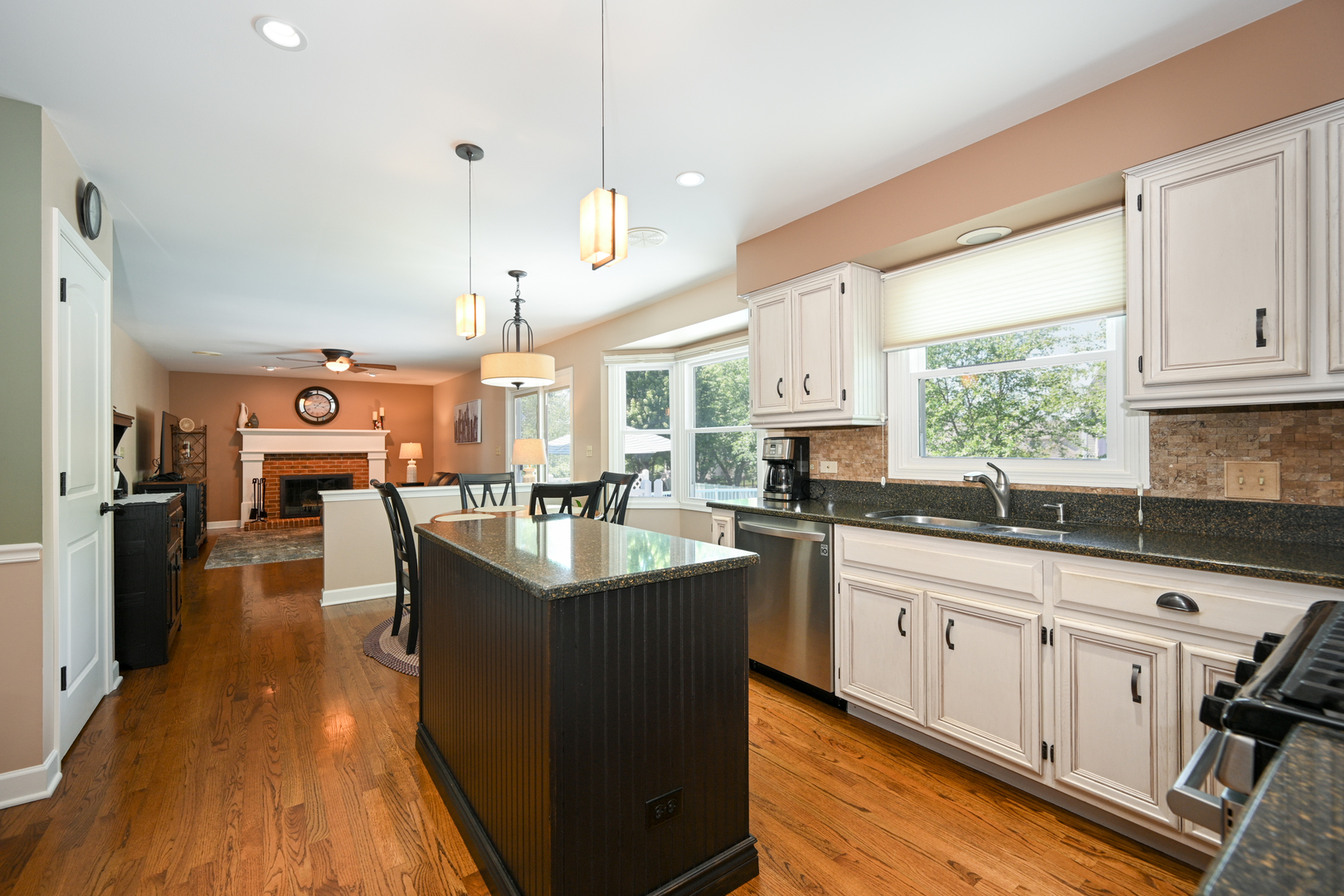 880 Hampton Drive, Carol Stream, IL 60188