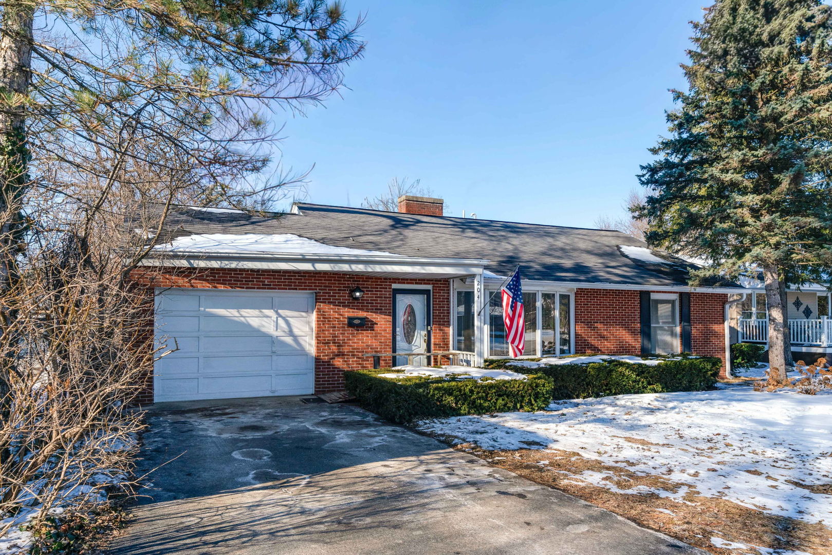 204 Lakeshore Drive, Crystal Lake, IL 60014