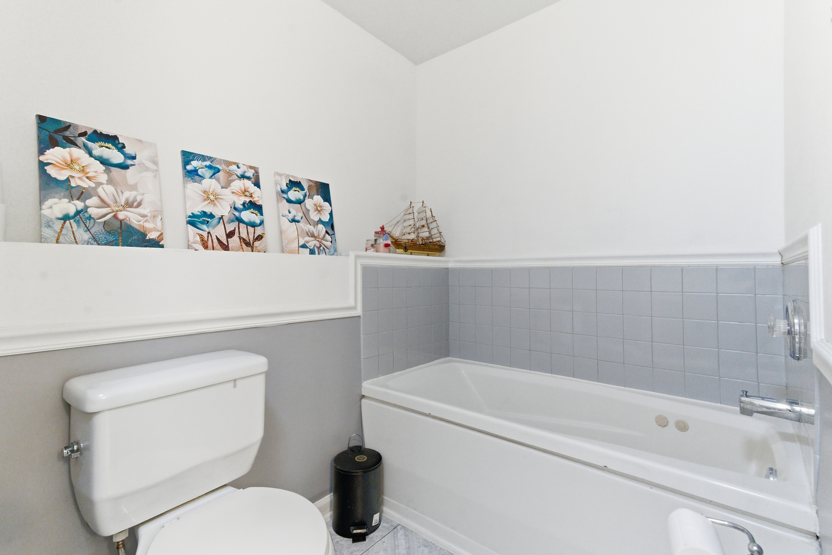 3805 Parkway Lane, Zion, IL 60099