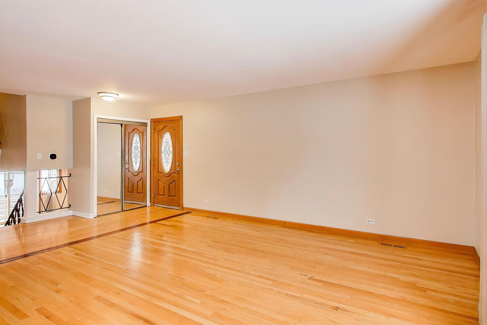 9416 OLIPHANT Avenue, Morton Grove, IL 60053