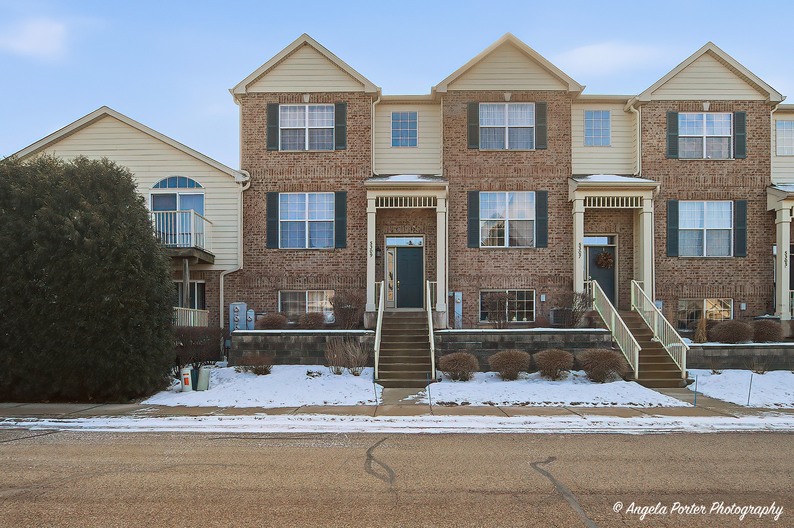 5309 COBBLERS Crossing, McHenry, IL 60050