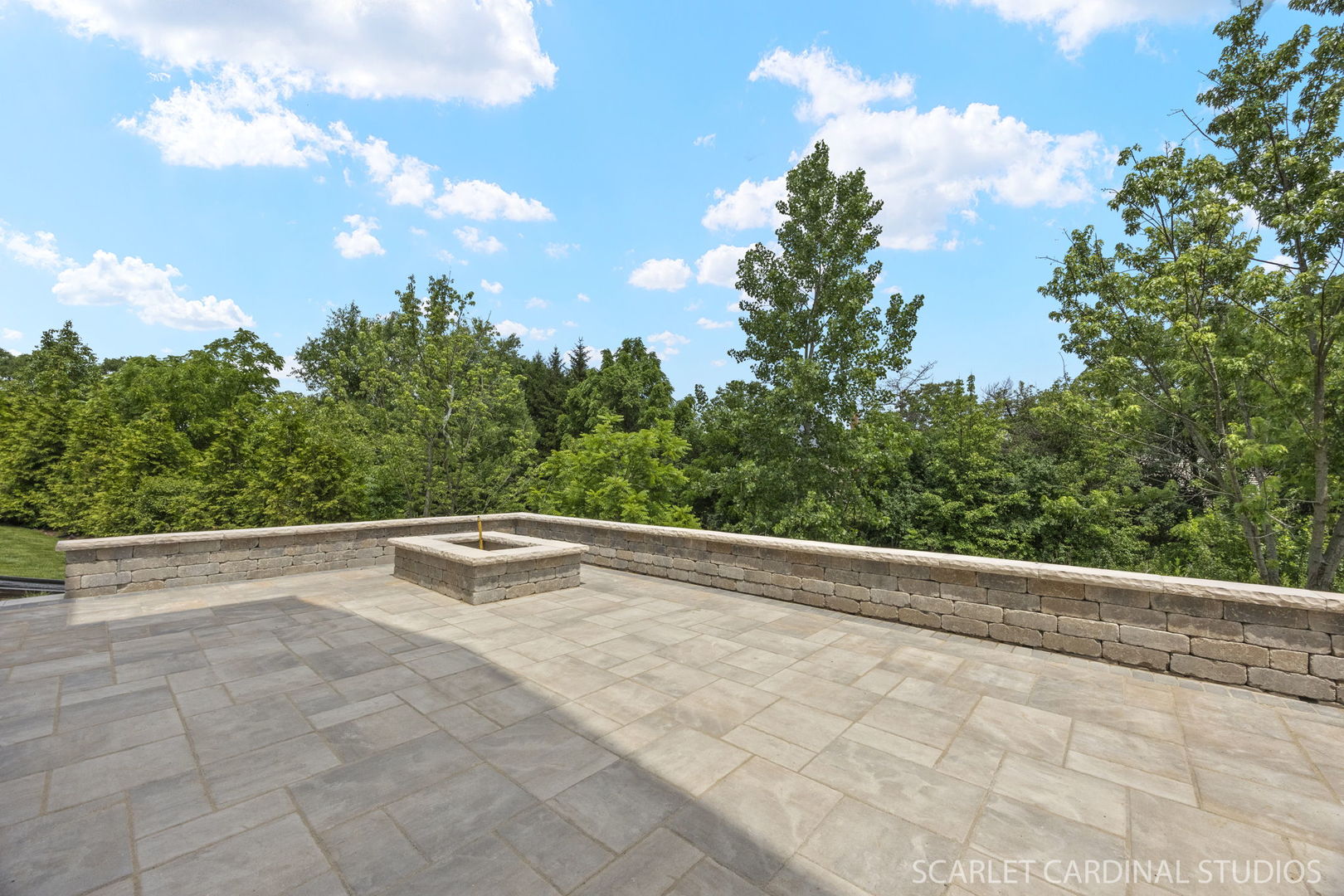 831 Avon Court, Glen Ellyn, IL 60137