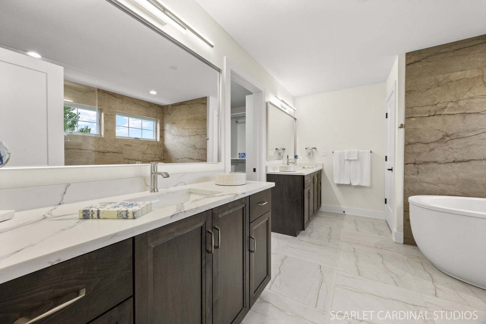 831 Avon Court, Glen Ellyn, IL 60137