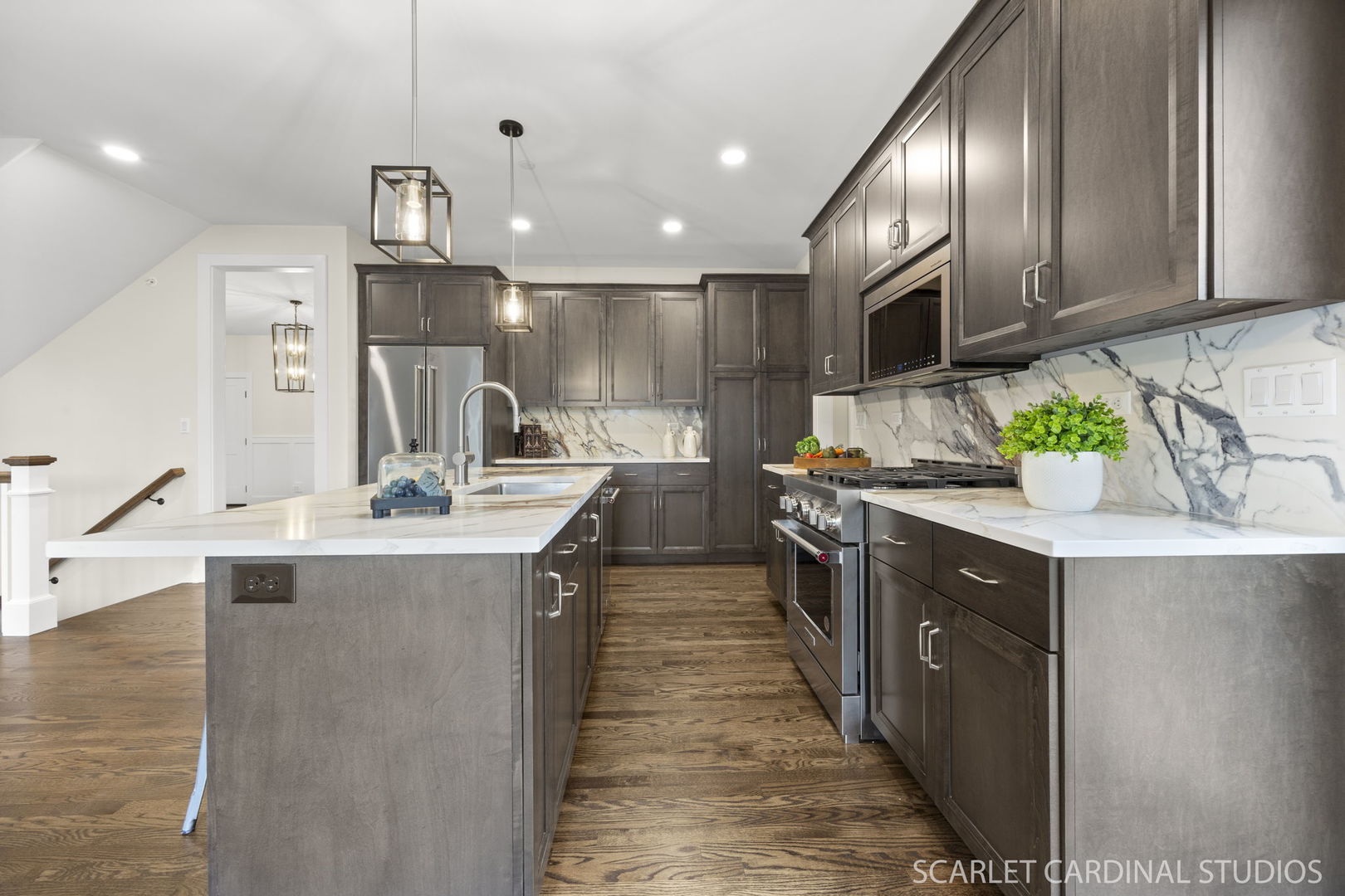 831 Avon Court, Glen Ellyn, IL 60137