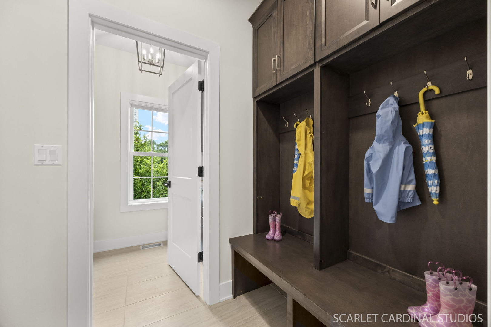 831 Avon Court, Glen Ellyn, IL 60137