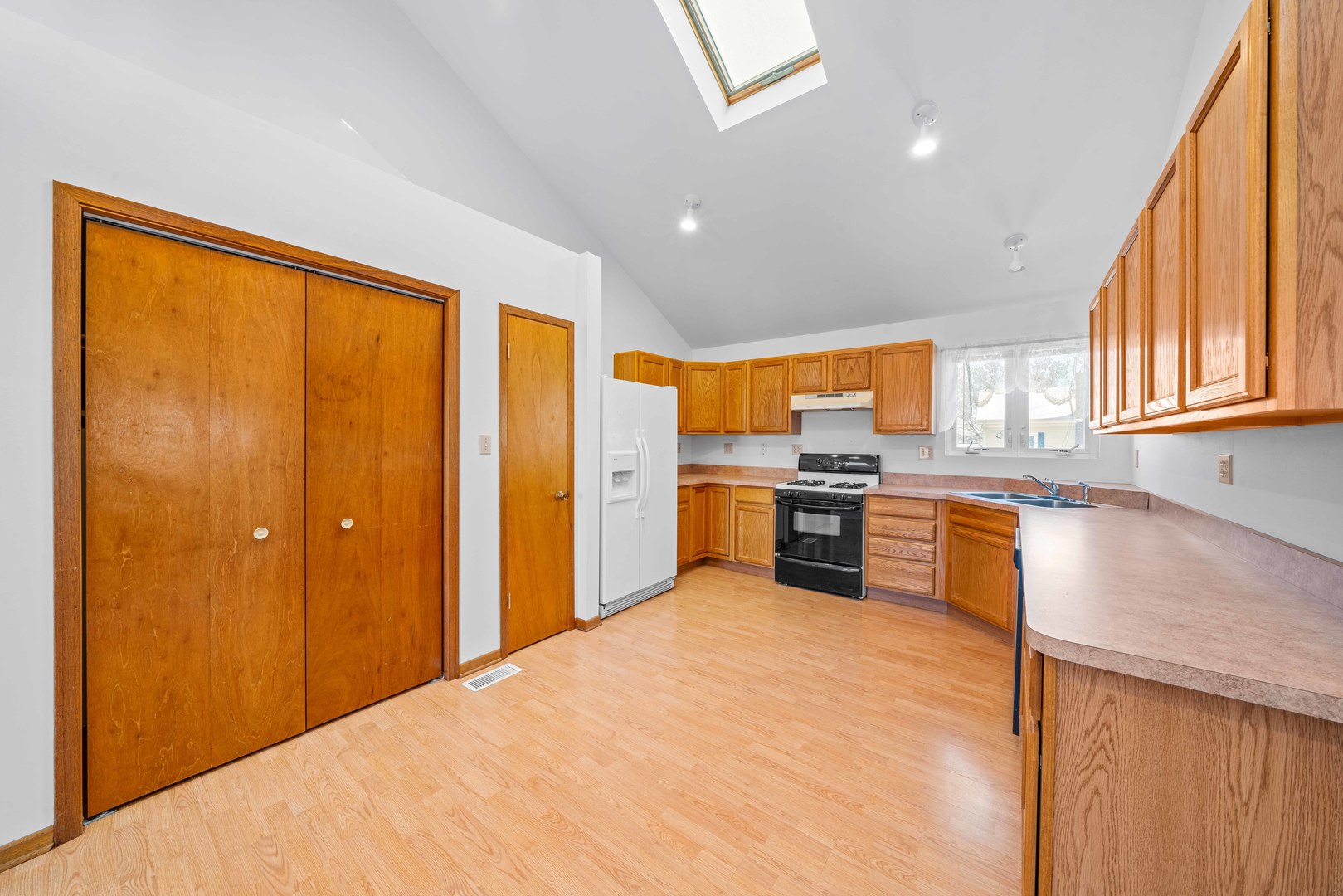 421 E Church Street, Sandwich, IL 60548