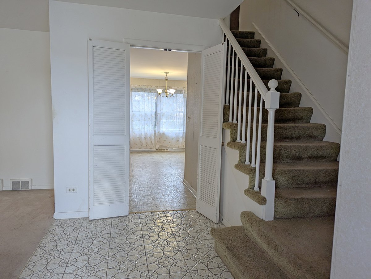 1206 E Suffield Drive, Arlington Heights, IL 60004