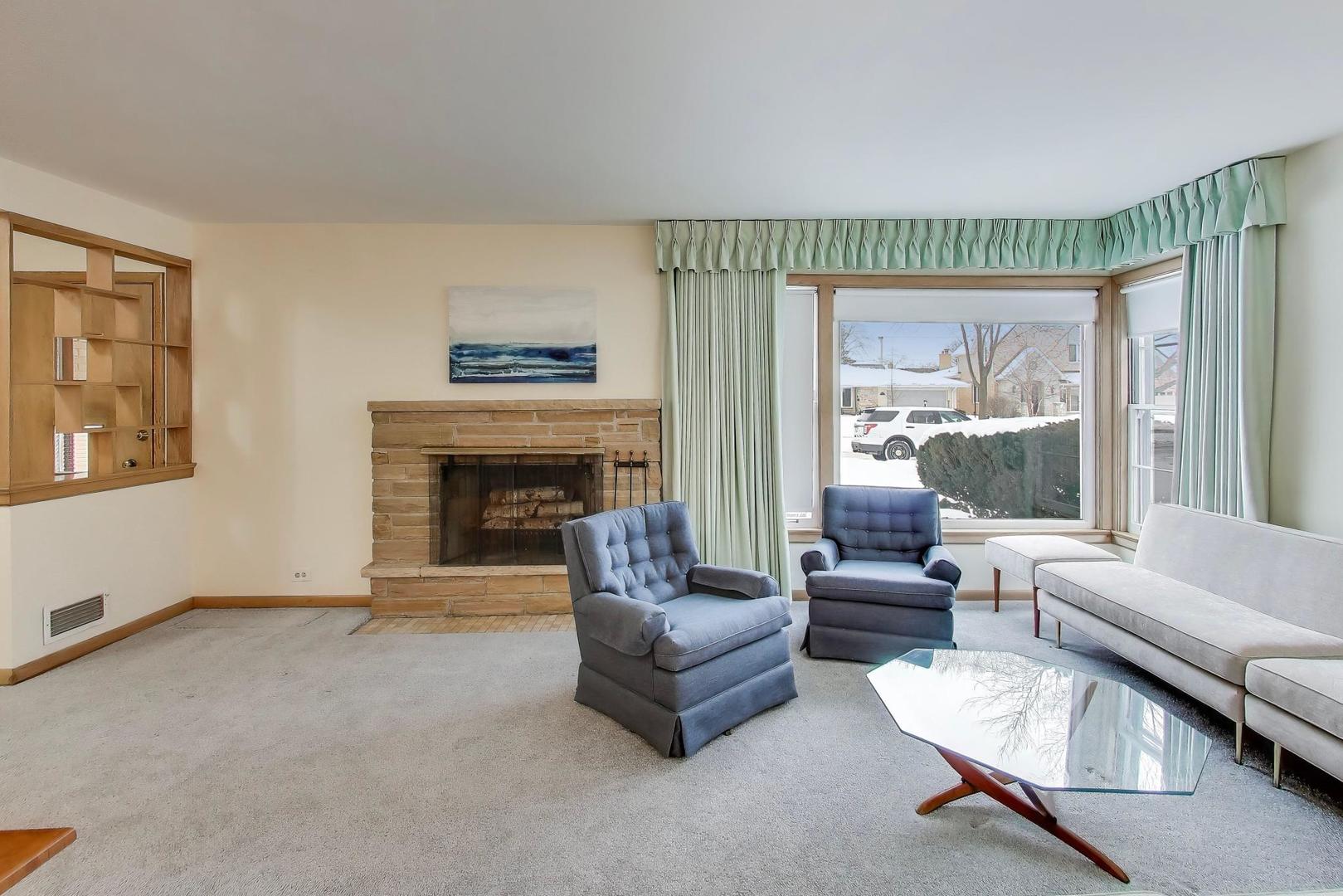 820 N Delphia Avenue, Park Ridge, IL 60068