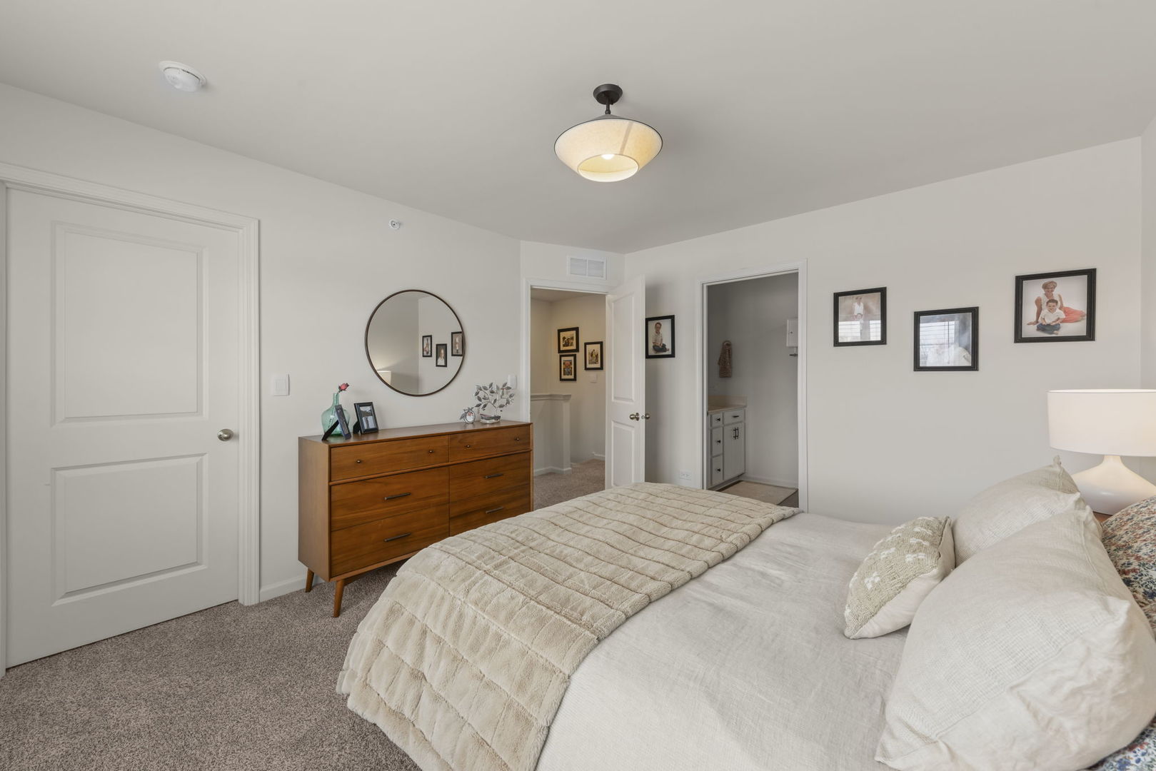 352 Bridgeview Court, St. Charles, IL 60174