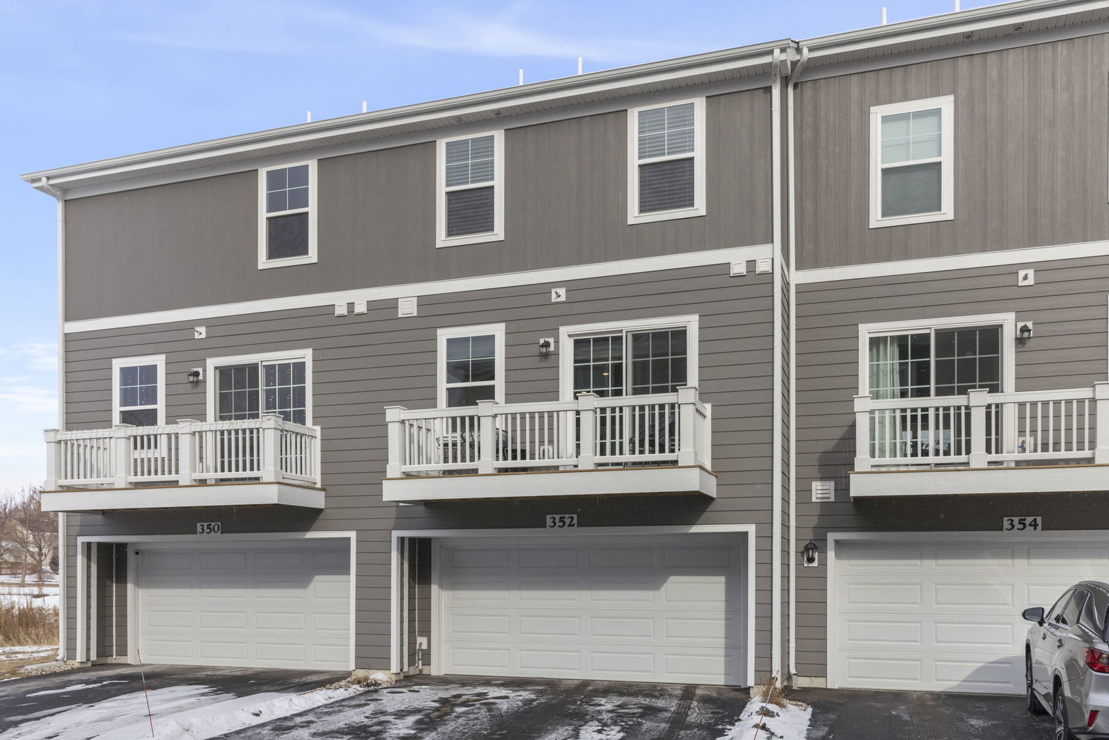 352 Bridgeview Court, St. Charles, IL 60174