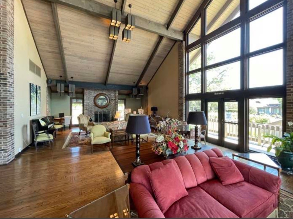 Willowbrook, IL 60527