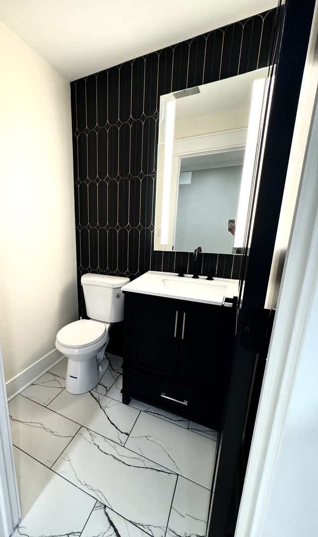 Willowbrook, IL 60527