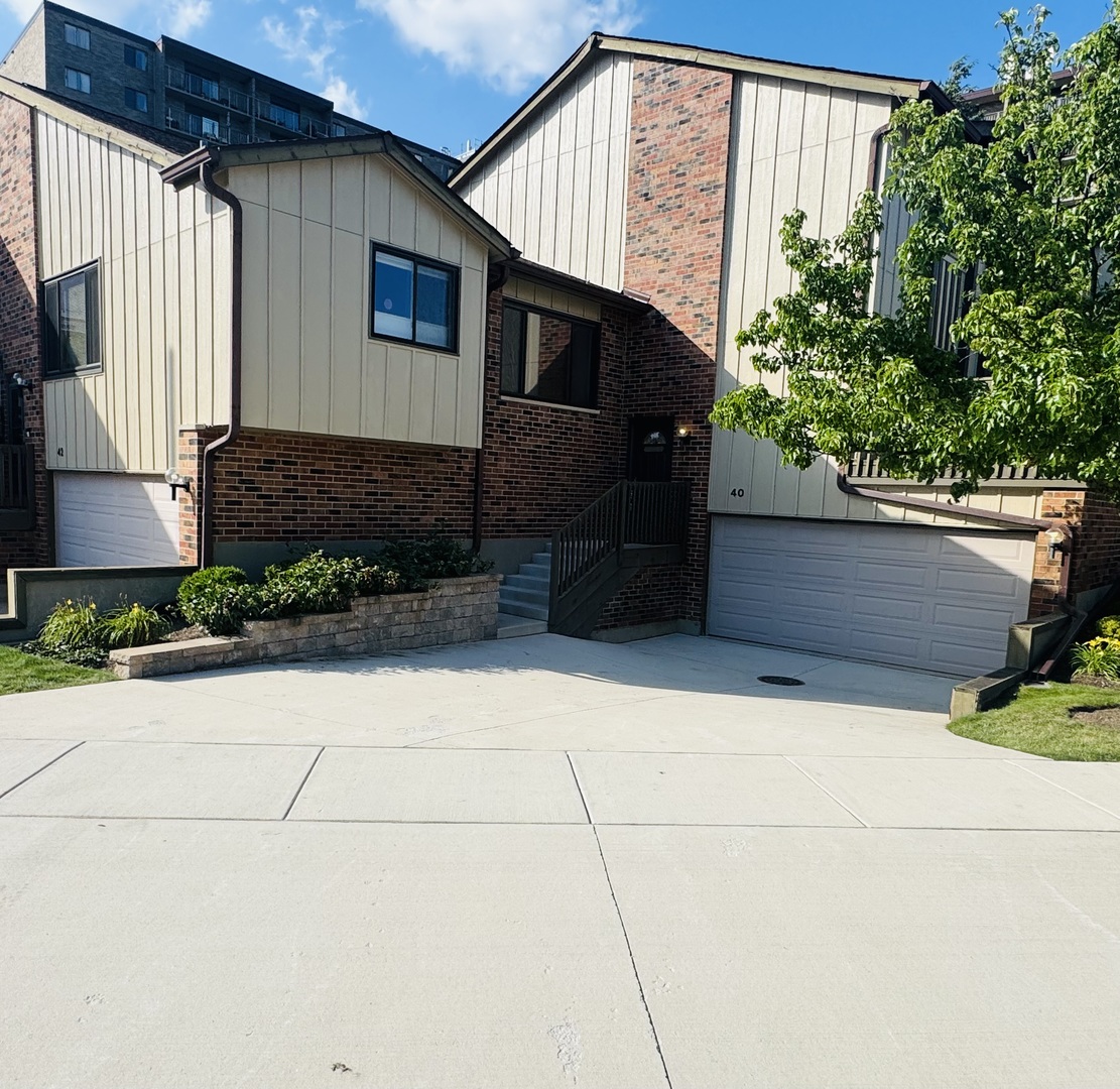 Willowbrook, IL 60527