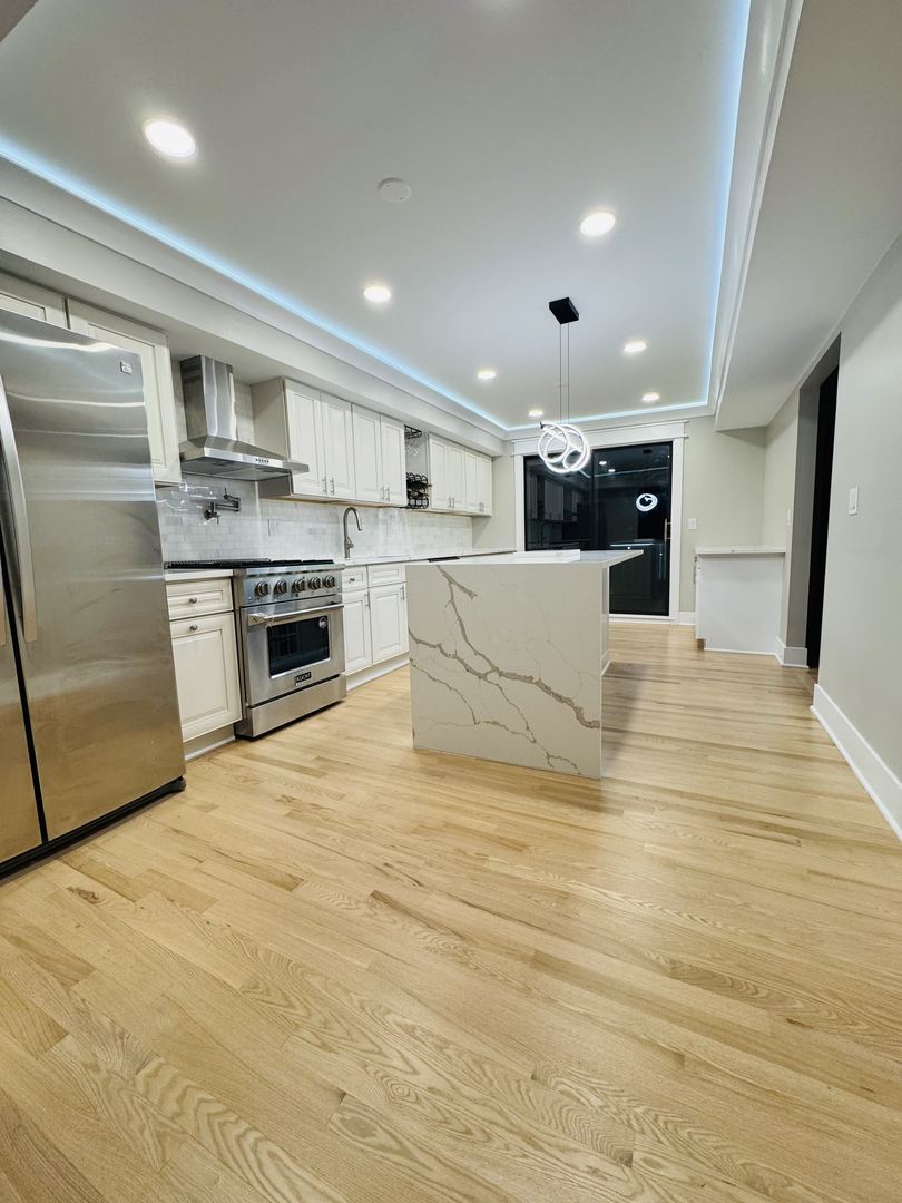 Willowbrook, IL 60527