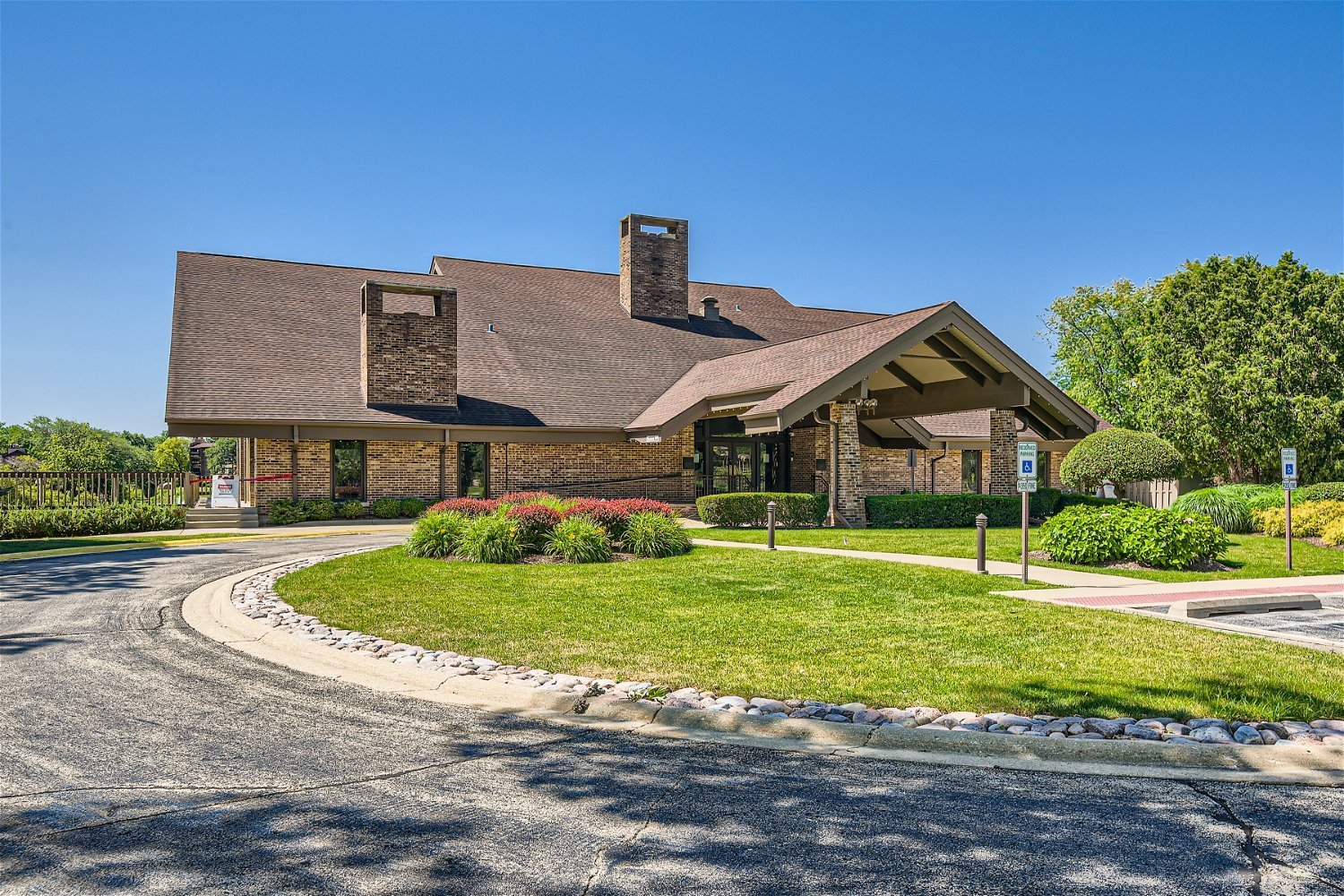 Willowbrook, IL 60527