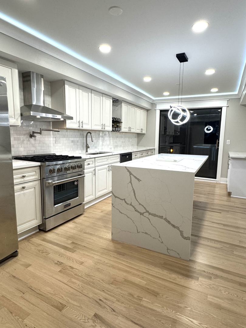 Willowbrook, IL 60527