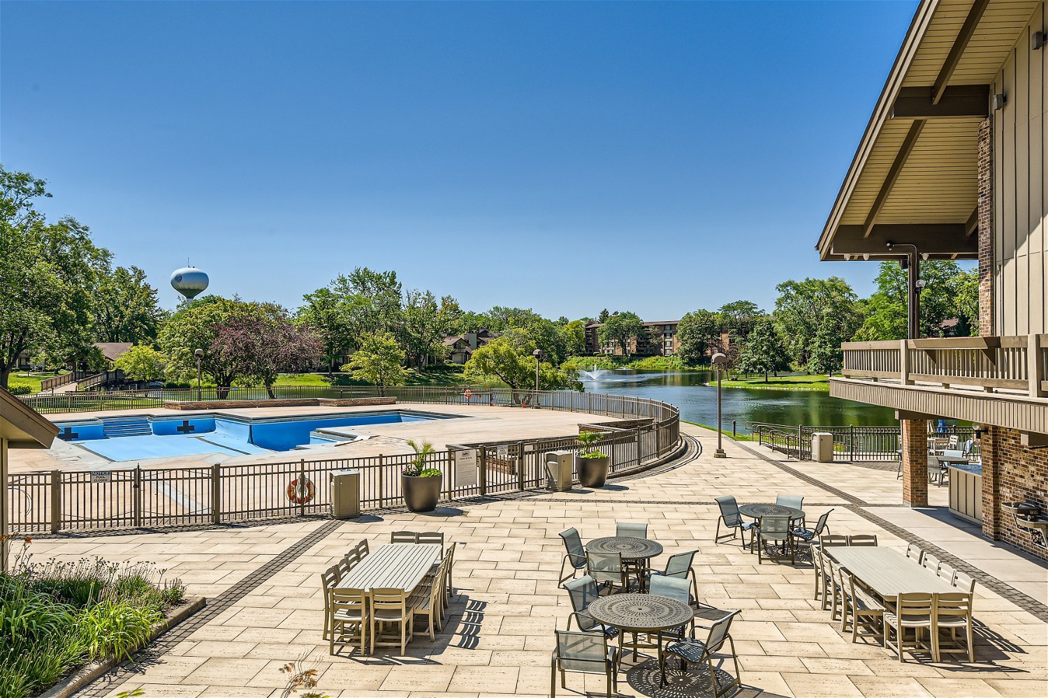 Willowbrook, IL 60527