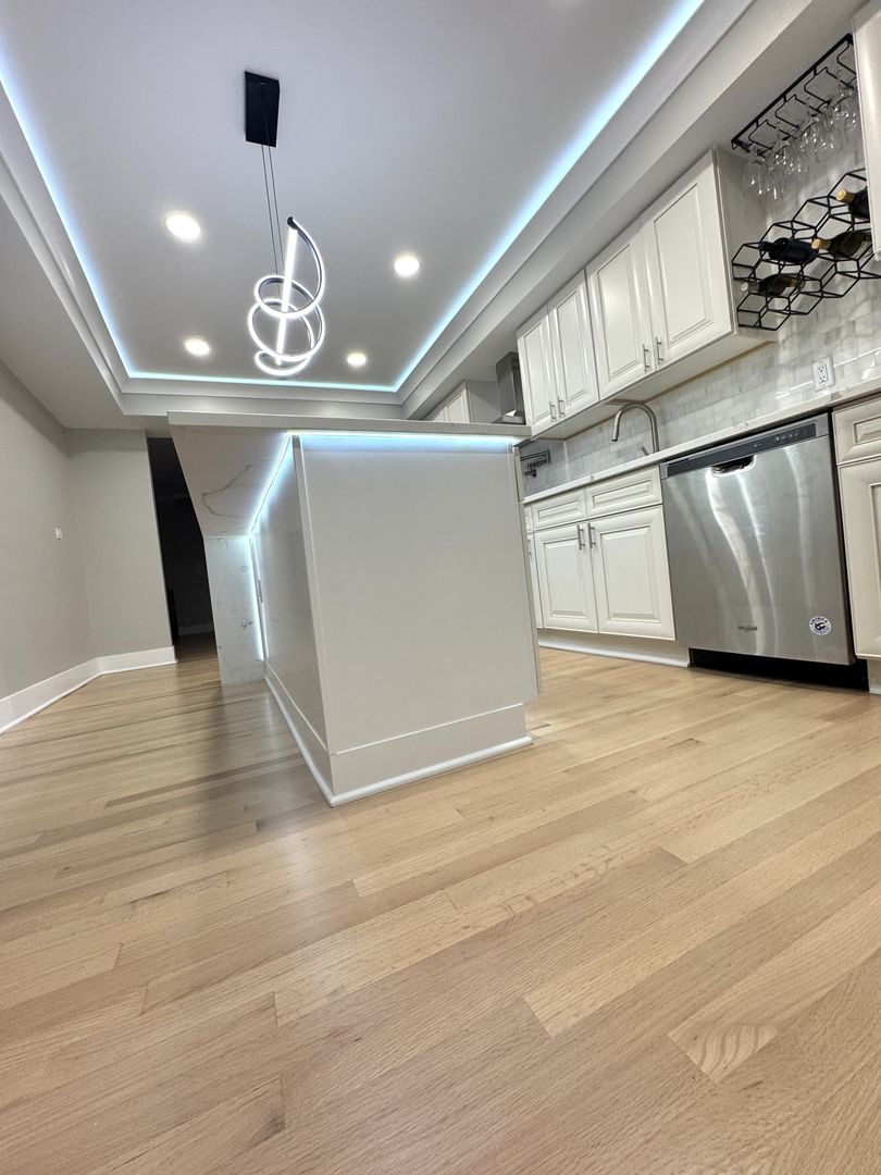 Willowbrook, IL 60527