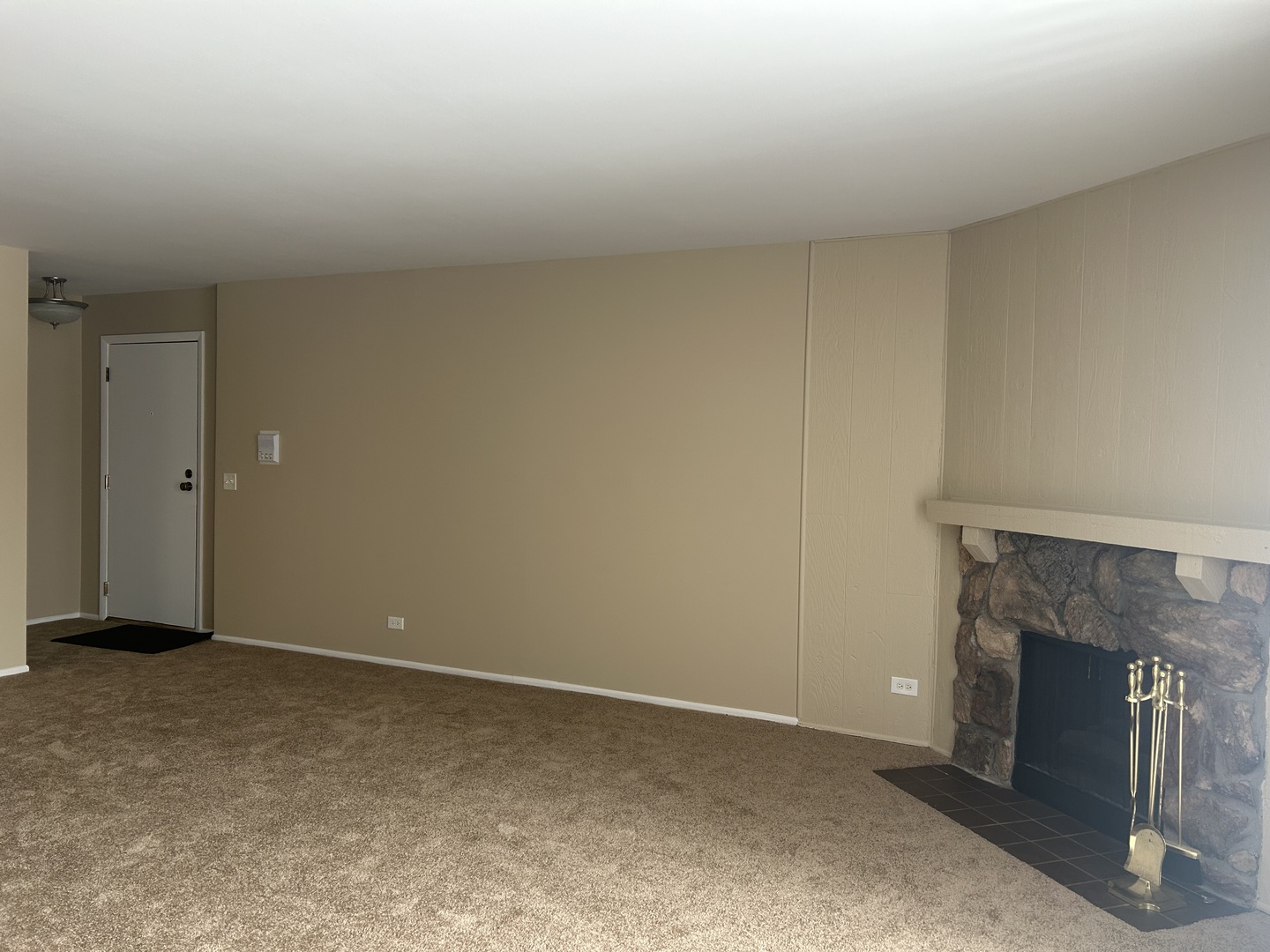 28 Regent Circle #B2, Schaumburg, IL 60193