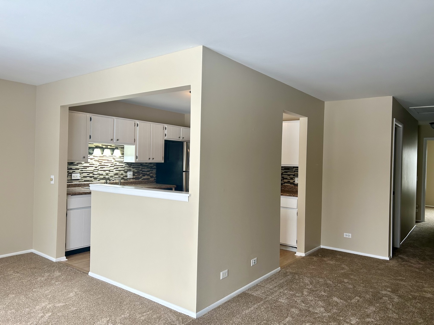 28 Regent Circle #B2, Schaumburg, IL 60193
