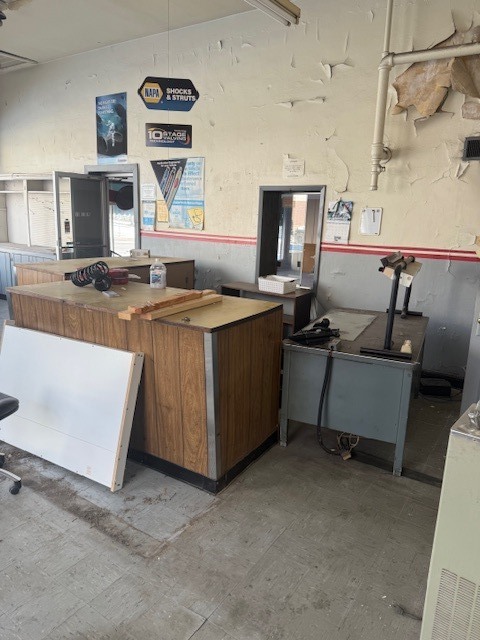 303 S Main Street, Bloomington, IL 61701