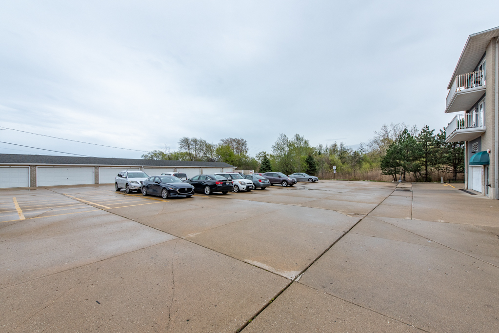 3305 Sunset Avenue #109, Waukegan, IL 60087