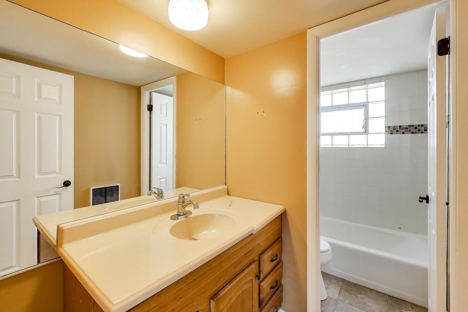 306 Chicago Avenue #3N, Oak Park, IL 60302