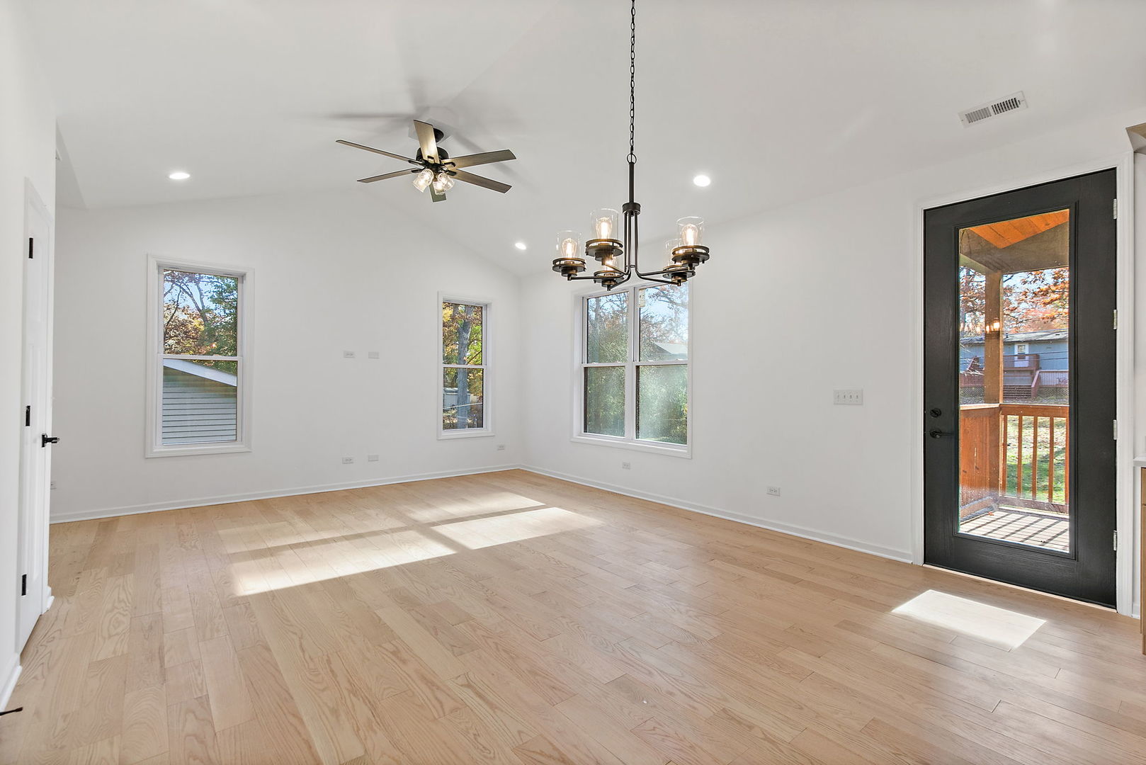 8611 Dorr Road, Wonder Lake, IL 60097