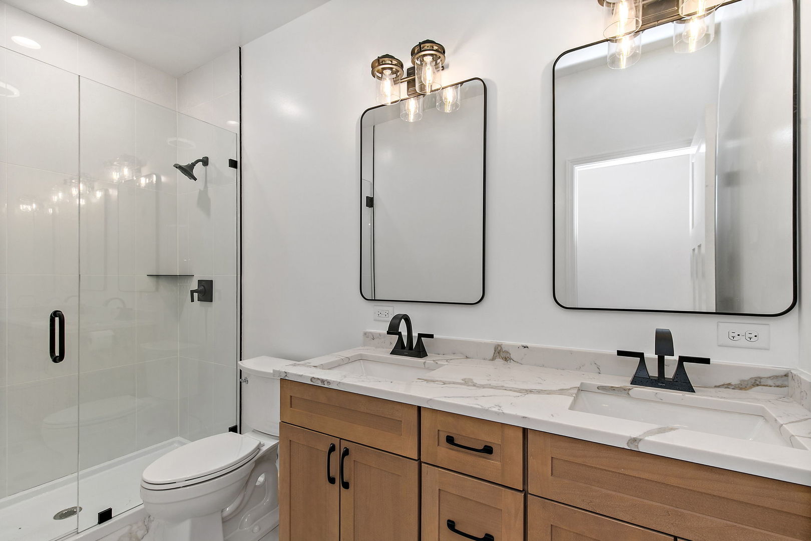 8611 Dorr Road, Wonder Lake, IL 60097