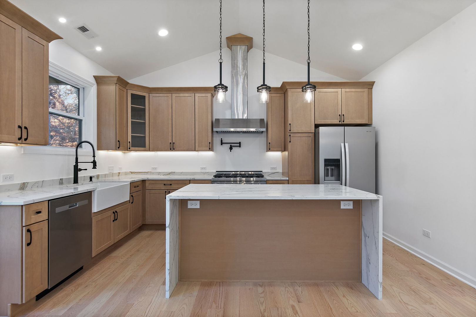 8611 Dorr Road, Wonder Lake, IL 60097