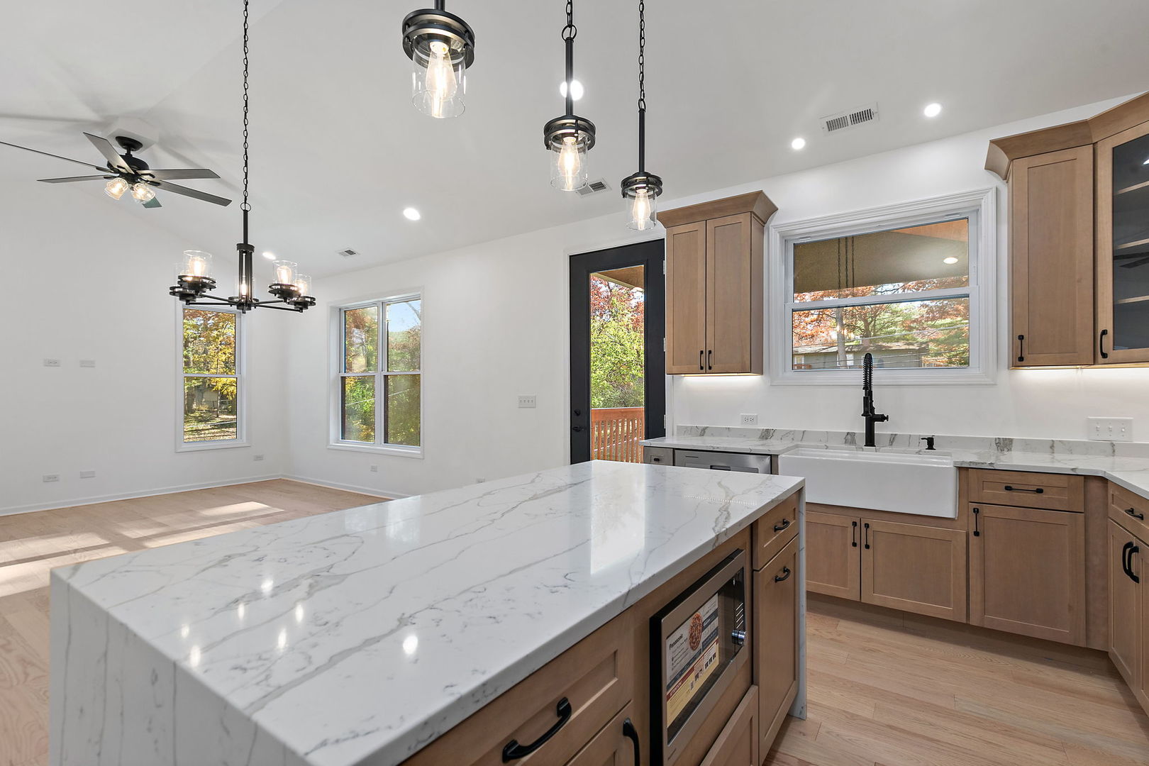 8611 Dorr Road, Wonder Lake, IL 60097