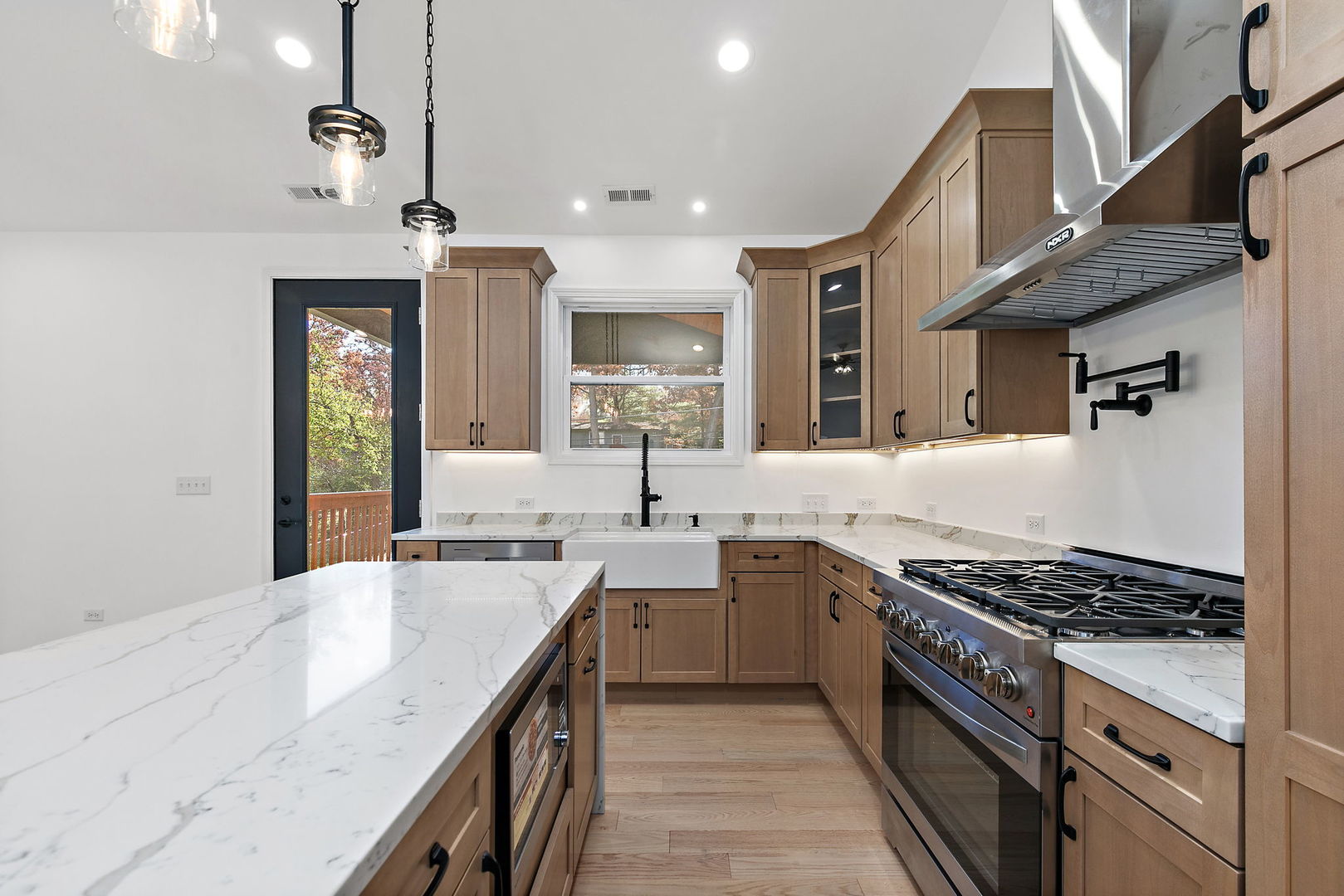 8611 Dorr Road, Wonder Lake, IL 60097