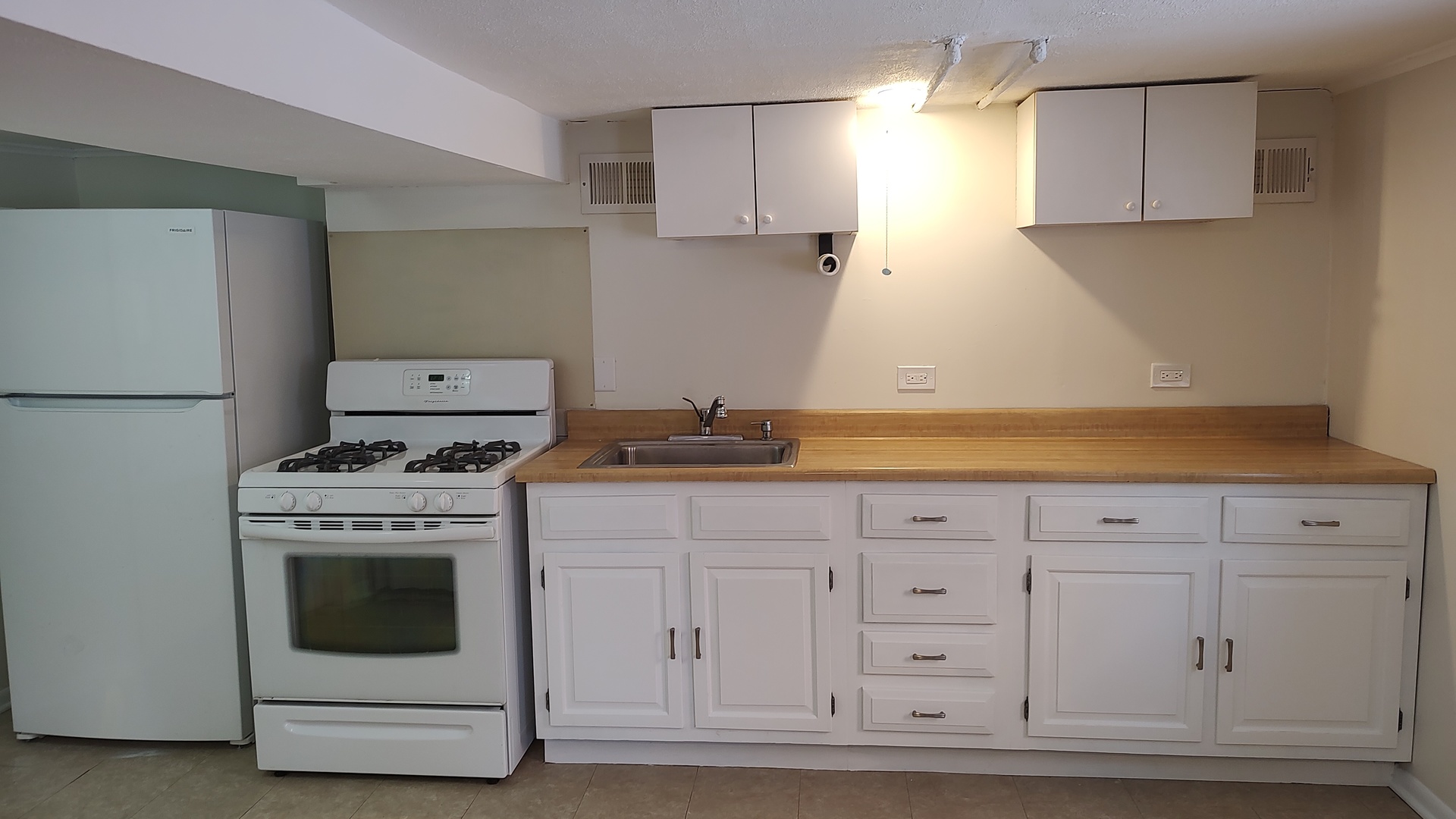 1960 Illinois Street #LOWERLEVEL, Des Plaines, IL 60018