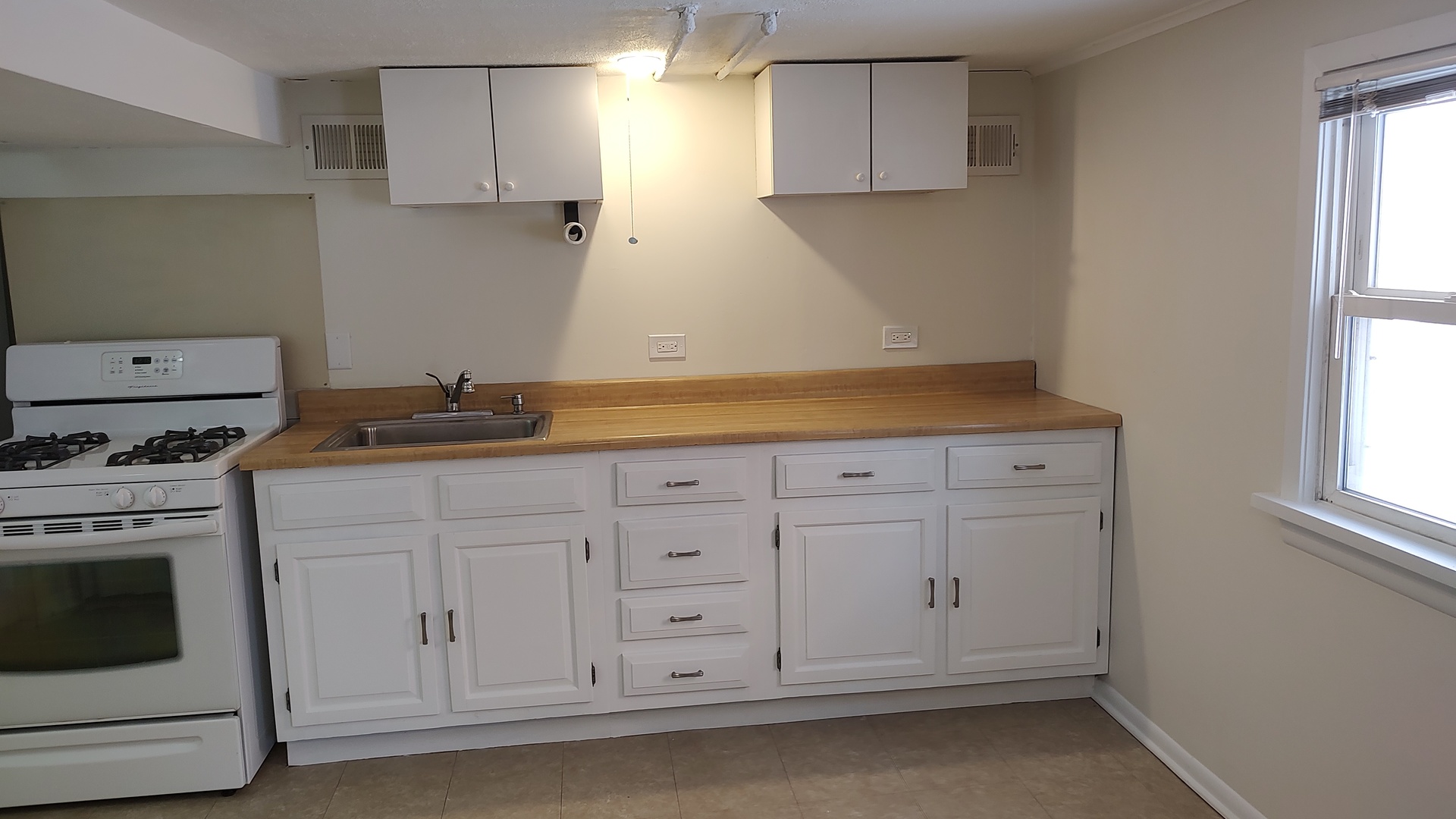 1960 Illinois Street #LOWERLEVEL, Des Plaines, IL 60018